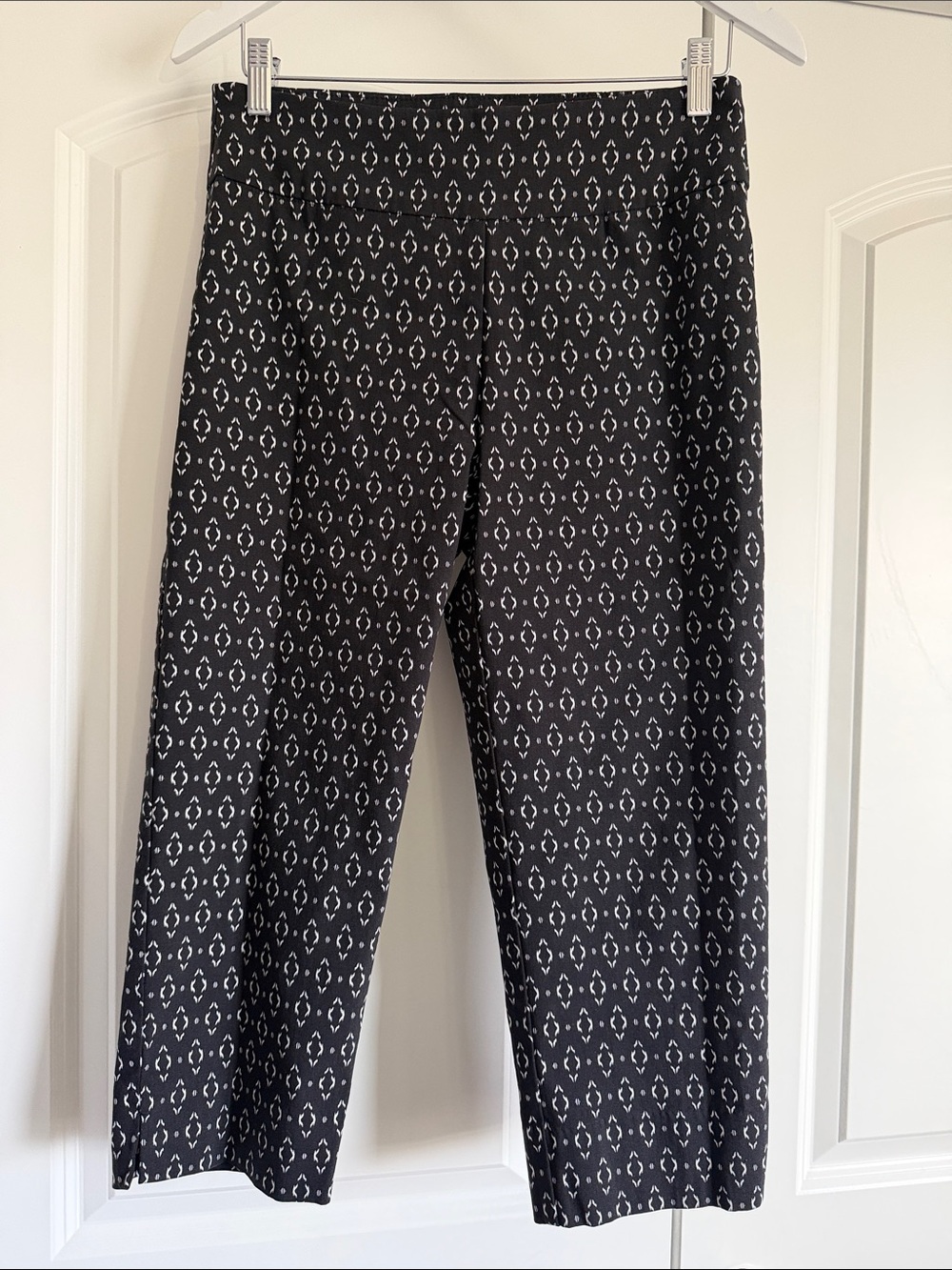 Black and White Printed Women's Capris Zac & Rachel